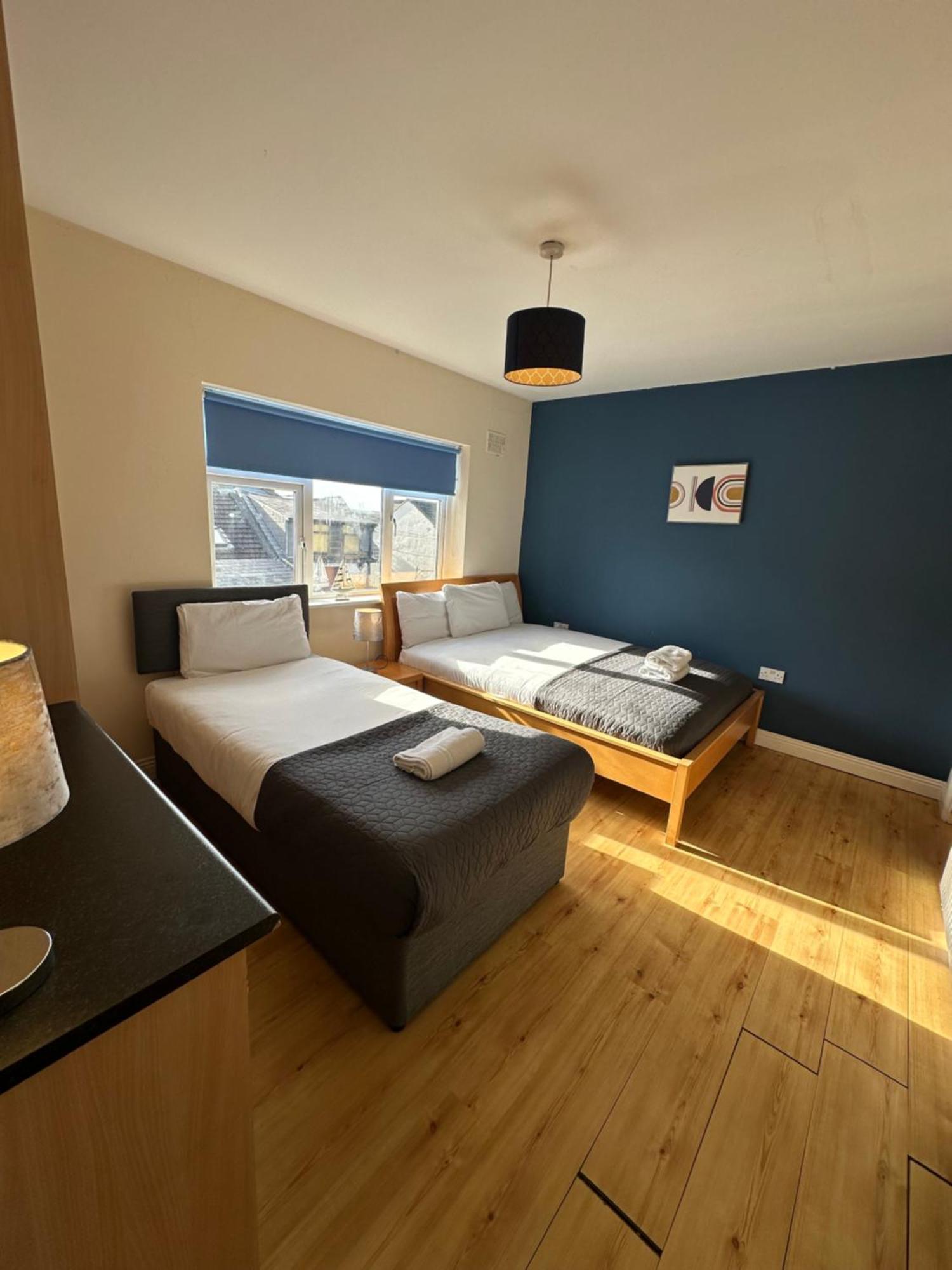 Waterlane Apartments Голуей Екстериор снимка