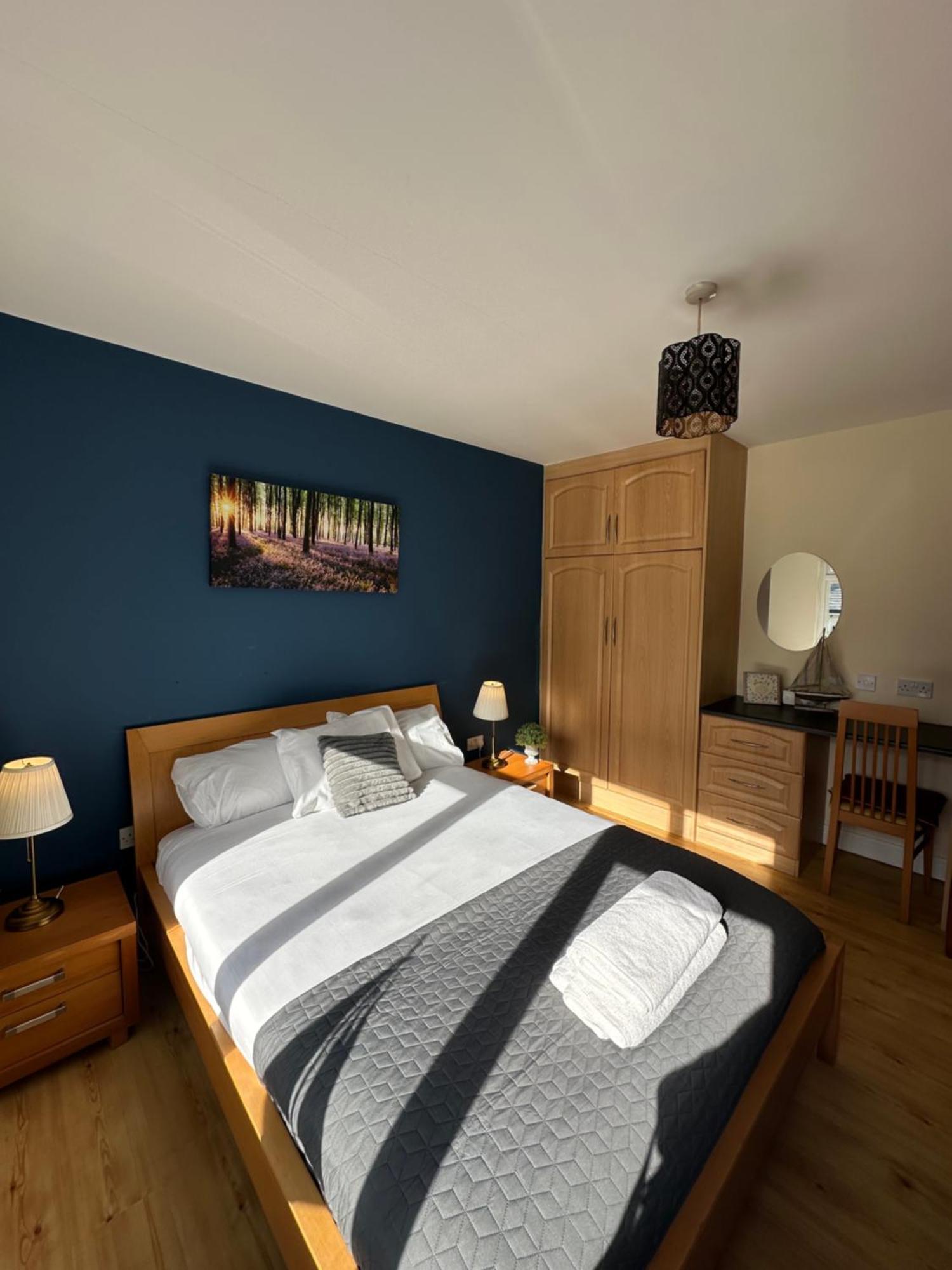 Waterlane Apartments Голуей Екстериор снимка