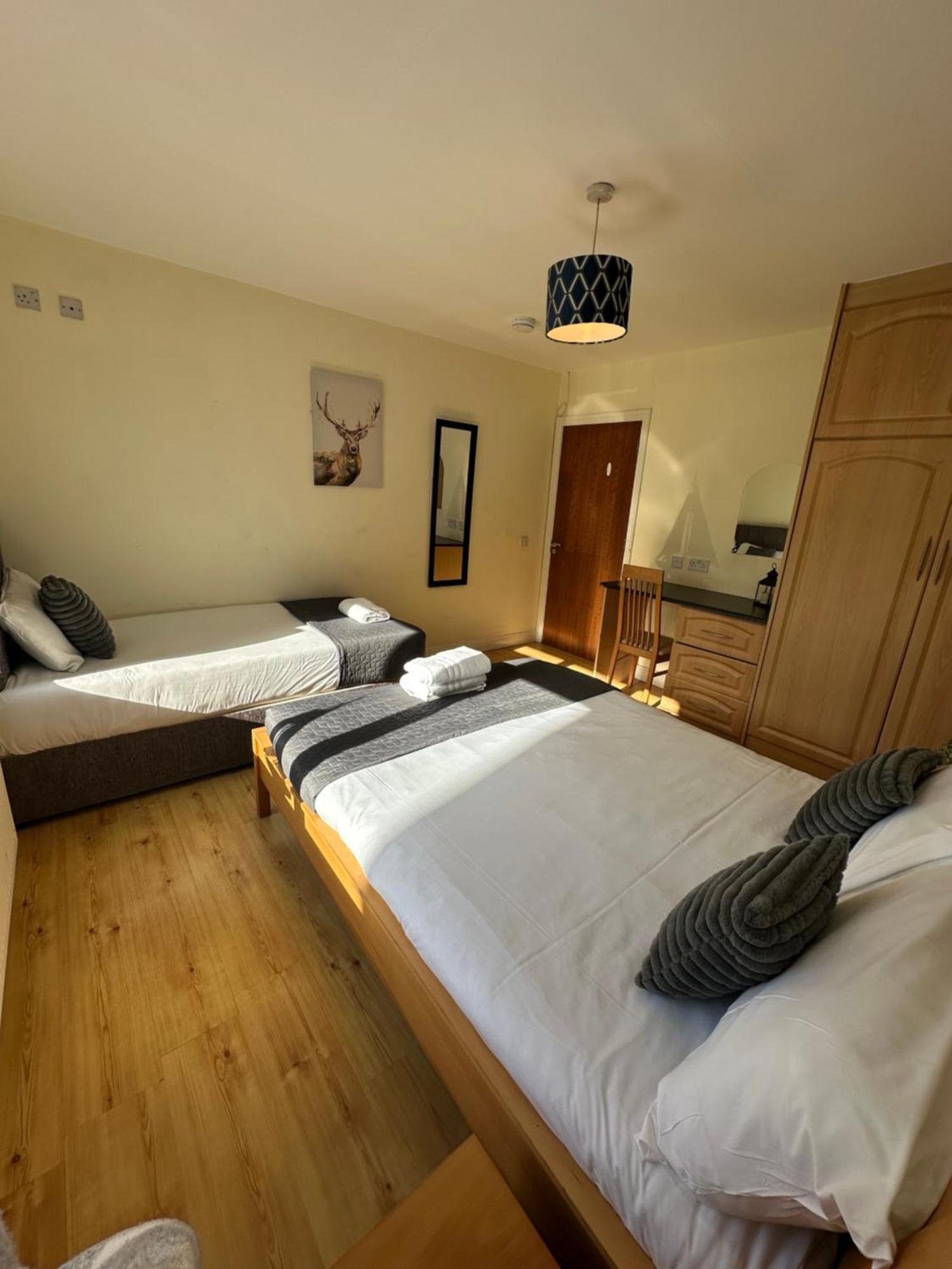 Waterlane Apartments Голуей Екстериор снимка
