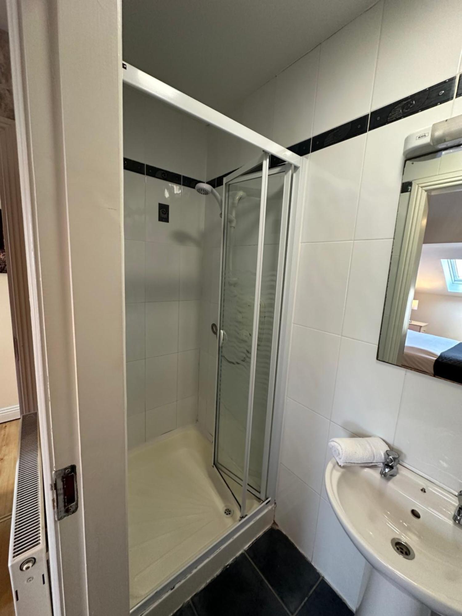 Waterlane Apartments Голуей Екстериор снимка