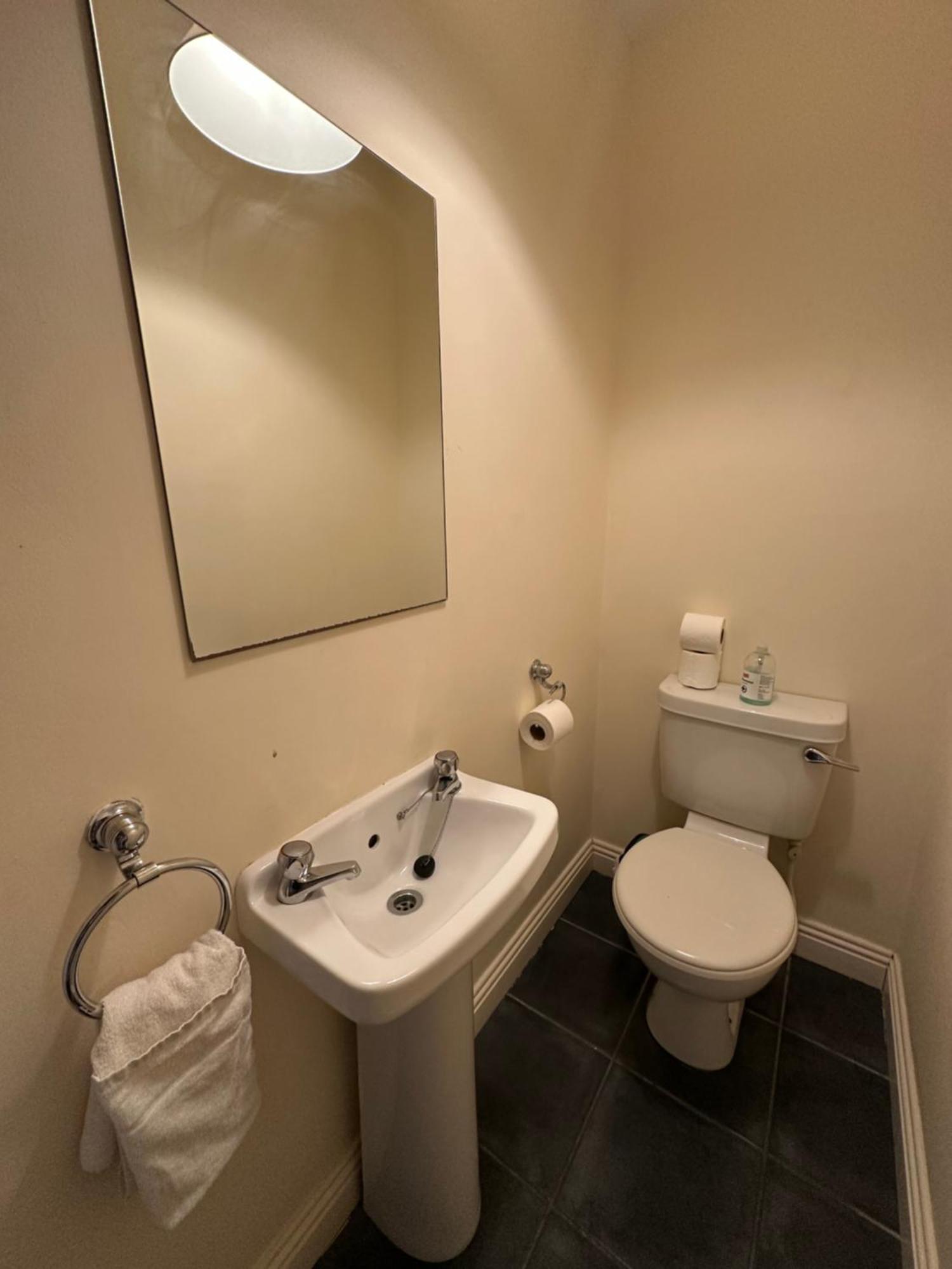 Waterlane Apartments Голуей Екстериор снимка