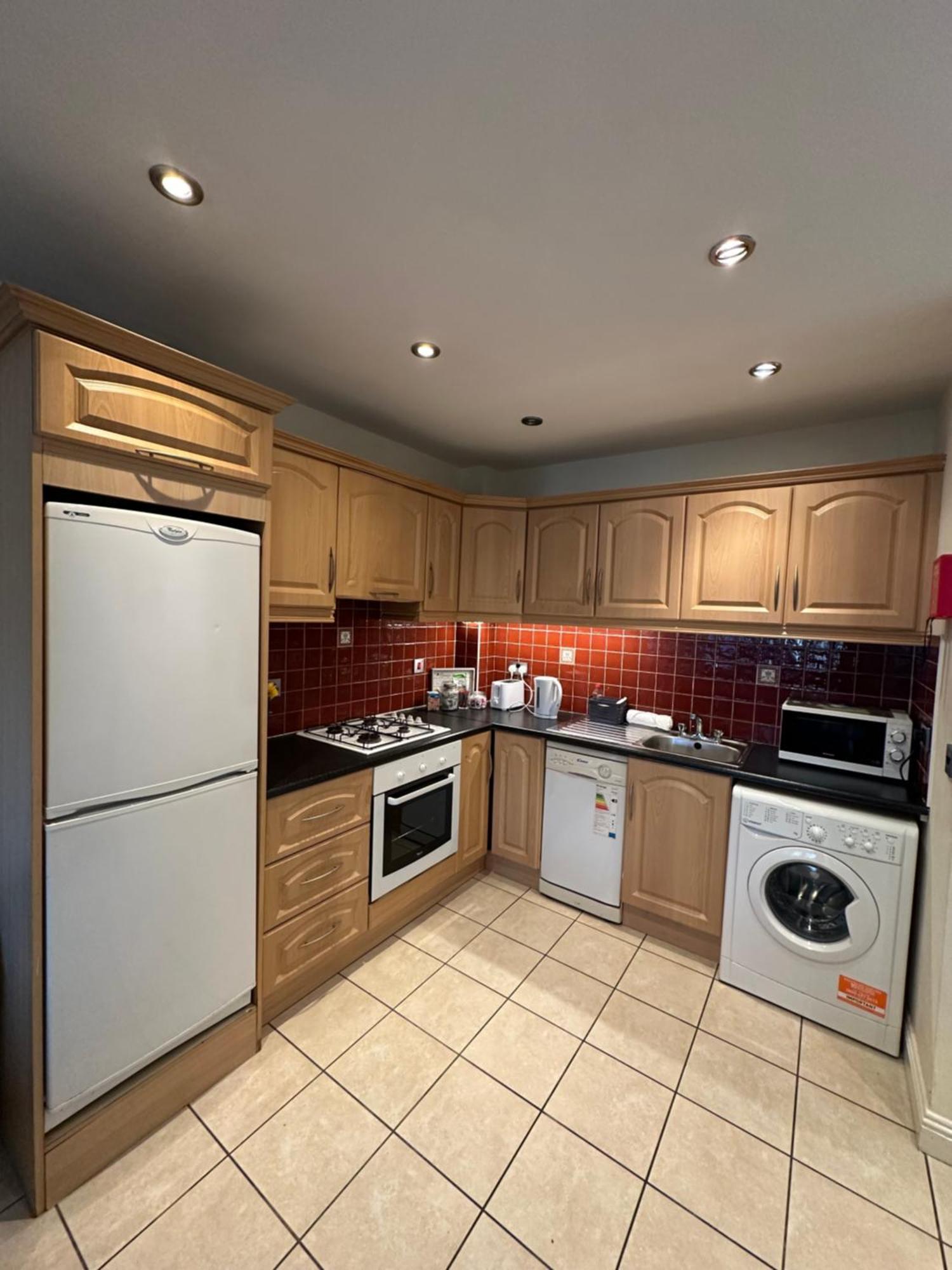 Waterlane Apartments Голуей Екстериор снимка