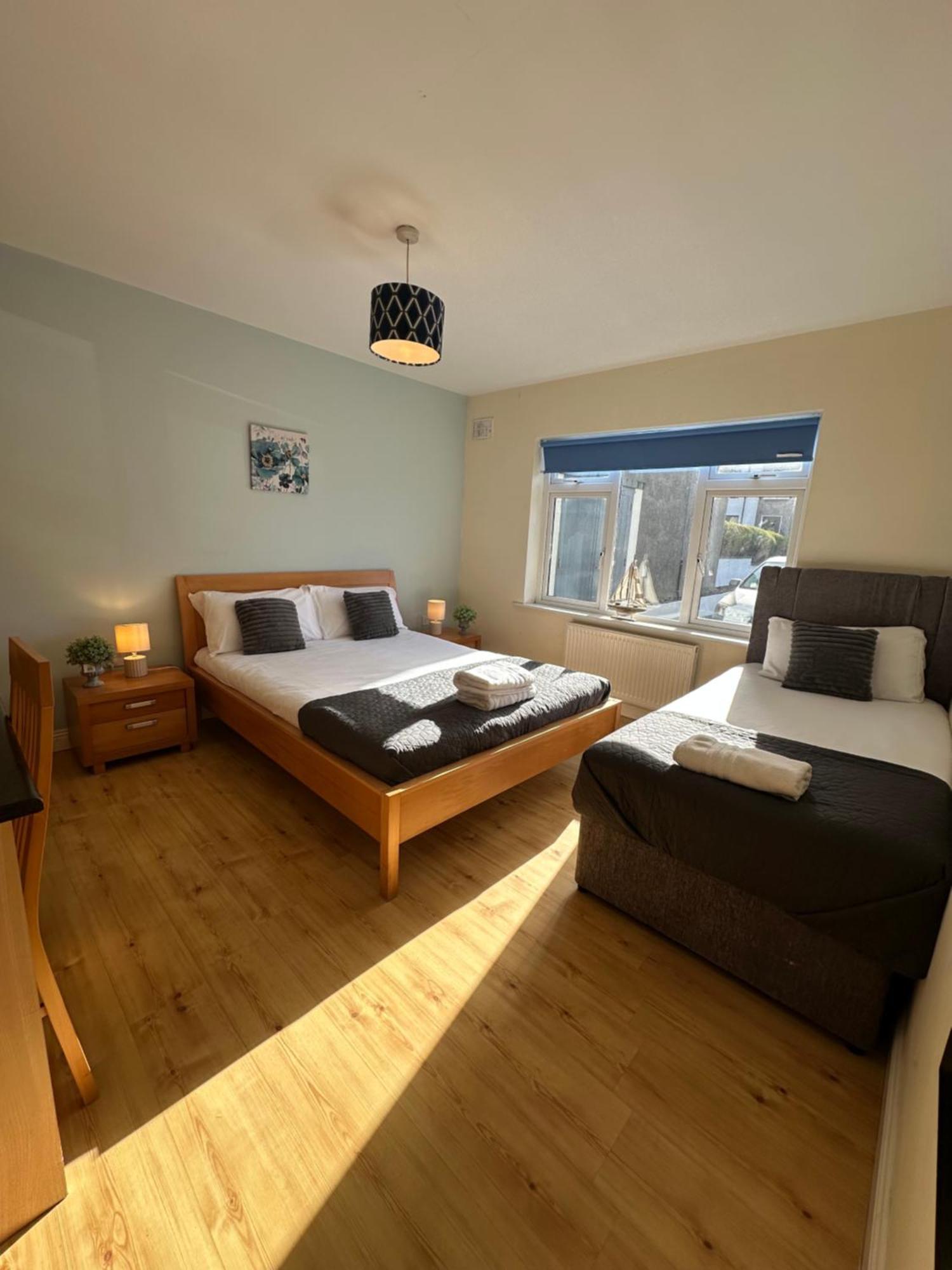 Waterlane Apartments Голуей Екстериор снимка