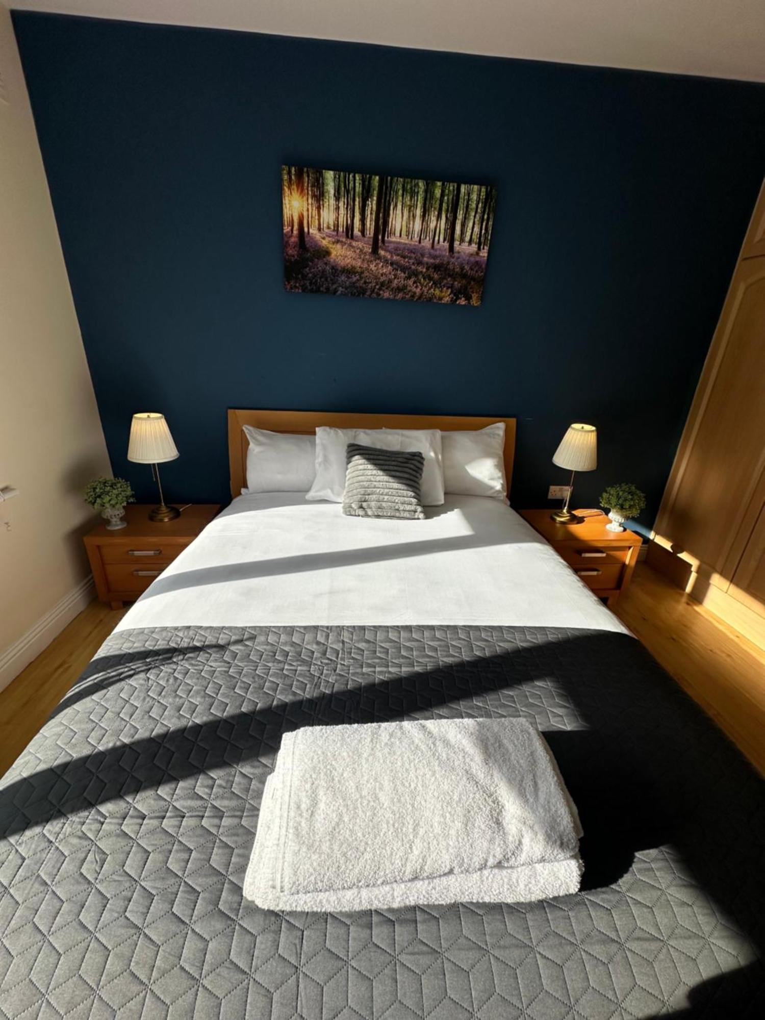 Waterlane Apartments Голуей Екстериор снимка